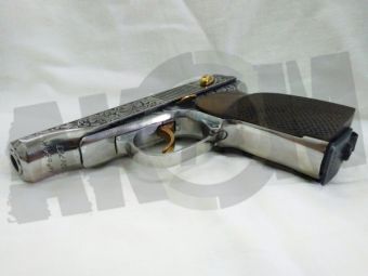 Пистолет пневматический МР-654К ПОДАРОЧНЫЙ вариант БЕЛЫЙ ПРЕМИУМ гравировка, рукоятка орех, кал. 4,5 мм, в кейсе пластик в Екатеринбурге фото